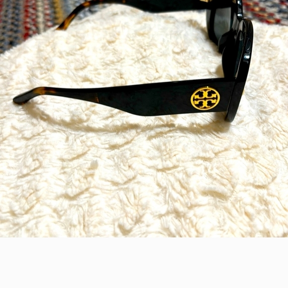 Tory Burch Black Oversized Square Sunglasses - Picture 4 of 7